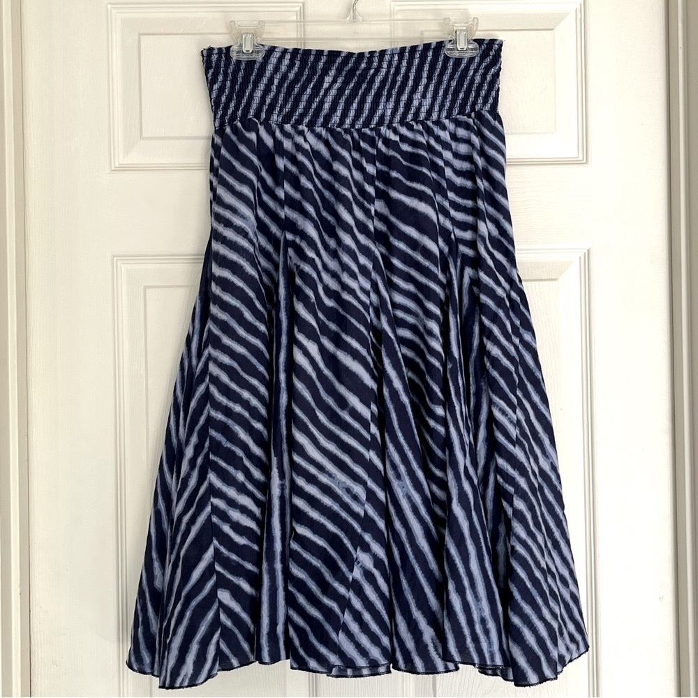 🌸3/$25 Dress Barn Flowy Lightweight Midi Blue Skirt with Smocked Waist, Size M